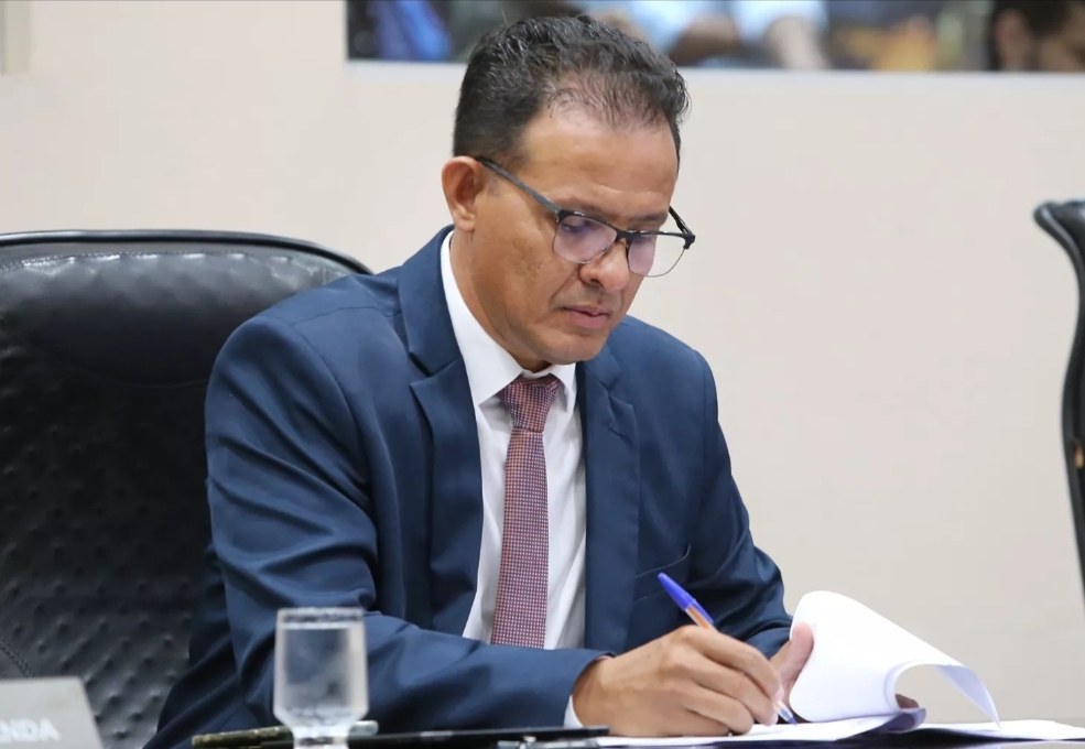 Professor Gilmar Miranda desponta em pesquisa estadual e fortalece nome do Araguaia para 2026